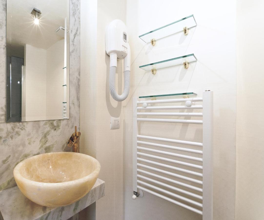 Riviere Private Rooms Alla Scala Milan Exterior photo