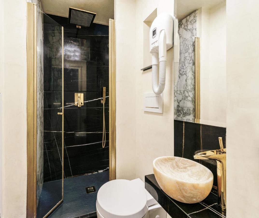 Riviere Private Rooms Alla Scala Milan Exterior photo